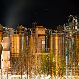 Chemische fabriek bij nacht van ManfredFotos