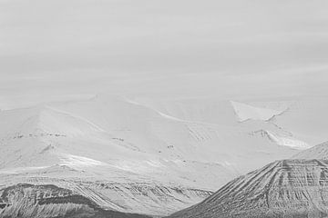 bergen in de sneeuw op de Noordpool van Ed Klungers