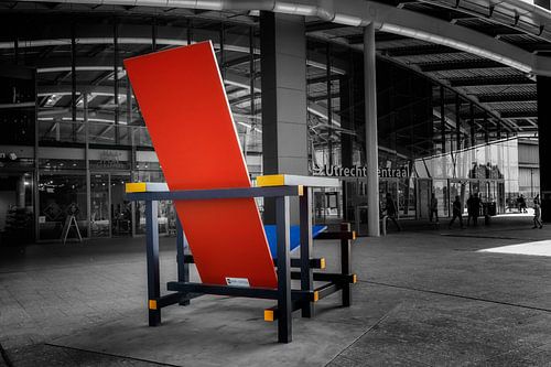 Rood-blauwe stoel