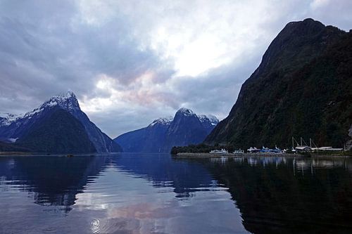 Sonnenuntergang am Milford Sound in Neuseeland
