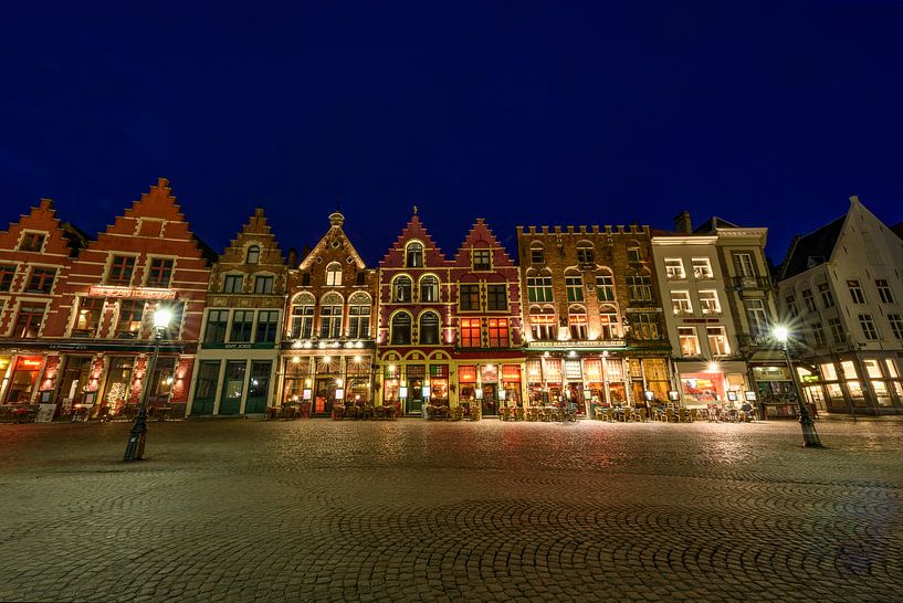 Brugge 's nachts het Marktplein van Gea Gaetani d'Aragona