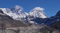 Mount Everest met Ngozumpa gletsjer van Timon Schneider thumbnail