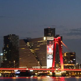 Willemsbrug, Rotterdam, Nederland van themovingcloudsphotography