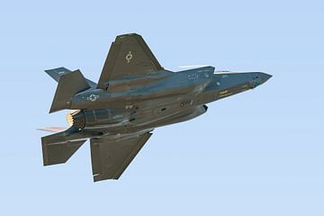 F-35 Kampfflugzeug in der Luft von Jolanda Aalbers