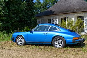 Porsche 911 S Sportwagen in Blau von Sjoerd van der Wal Fotografie