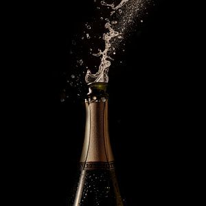 Champagnerflasche spritzen