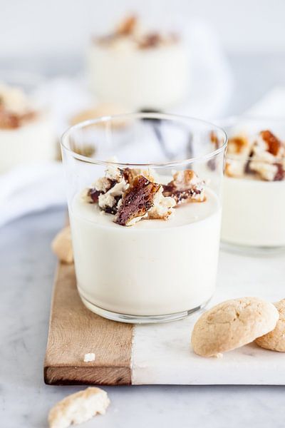 Zitronen-Mascarpone-Mousse mit Amaretti-Crunch von Nina van der Kleij
