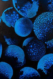 Blauwe texturen op zwart - Abstract van Poster Art Shop