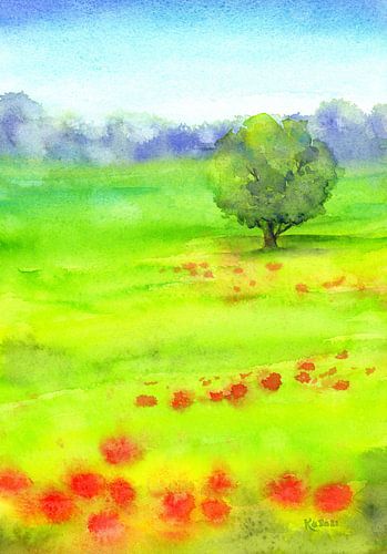 Arbre solitaire dans une prairie de coquelicots