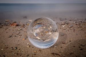 Crystalball sur la plage sur Marc-Sven Kirsch