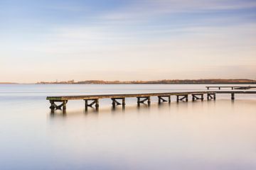 Stille zonsondergang aan het Veerse Meer van Claire van Dun