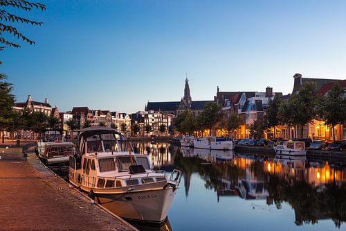 Haarlem aan het Spaarne in de vroege morgen