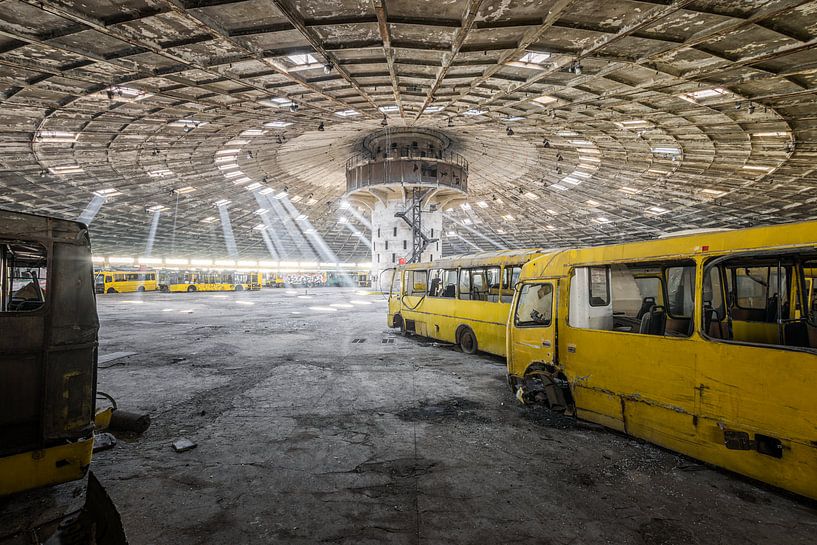 Lost Place - verlassener Busbahnhof in Osteuropa von Gentleman of Decay