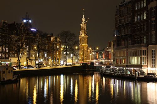 Amsterdam bij Nacht met Westertoren van Paul Franke