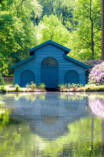 The blue house at Het Loo palace by Jurjen Jan Snikkenburg