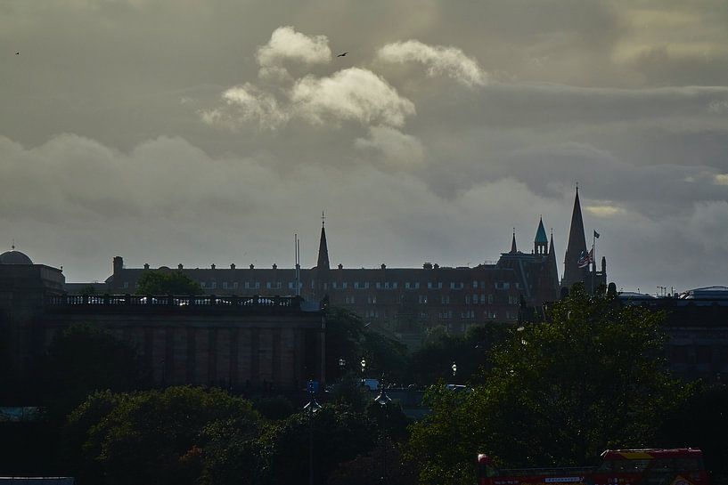 Edinburgh by Hello Pompoyo