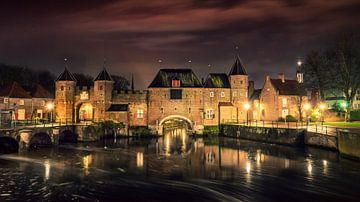 Midievel City Gate by Night, Amersfoort, NL von Maarten Cornelis