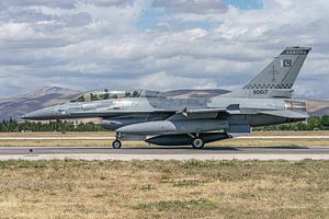 Le F-16BM Fighting Falcon de General Dynamics du Pakistan.