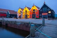 Bunte Häuser am Hafen von Zoutkamp von Henk Meijer Photography Miniaturansicht