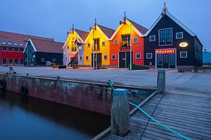 Bunte Häuser am Hafen von Zoutkamp