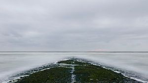 Pier van de Hondsbossche zeewering in het donker