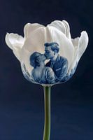 Delft Blue Tulip With Kissing Couple