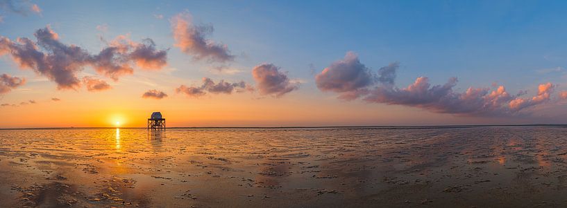 Panorama of a sunset on Engelsmanplaat by Henk Meijer Photography