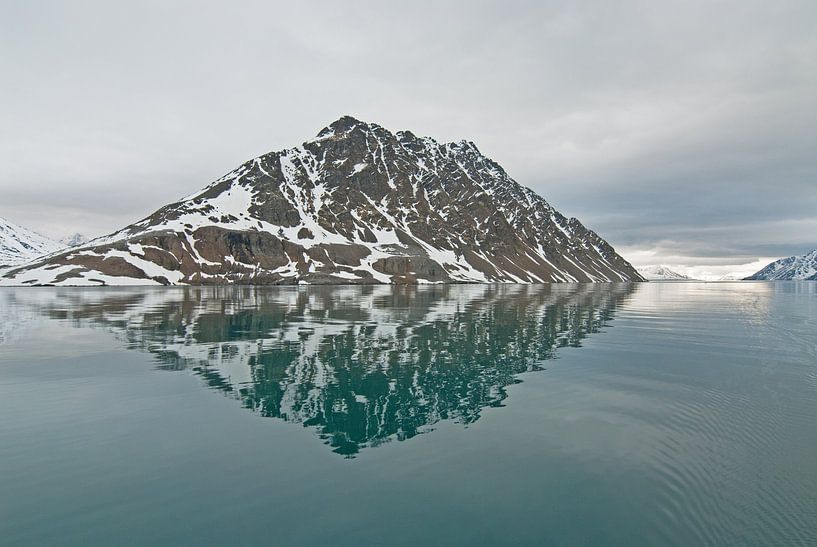 Konsfjorden  Spitsbergen van Peter Zwitser