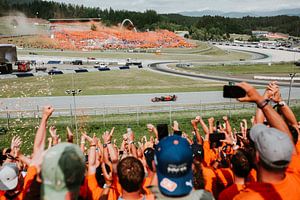 "Orange army" van Max Verstappen tijdens de formule 1 van Oostenrijk | Red bull ring, Spie van Trix Leeflang