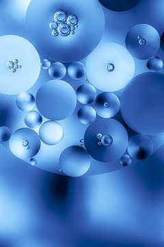 Blaue Kreise in einem Kreis (vertikal) von Marjolijn van den Berg