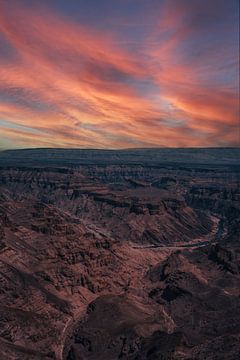 De Fish River Canyon bij zonsondergang in Namibië, Afrika van Patrick Groß