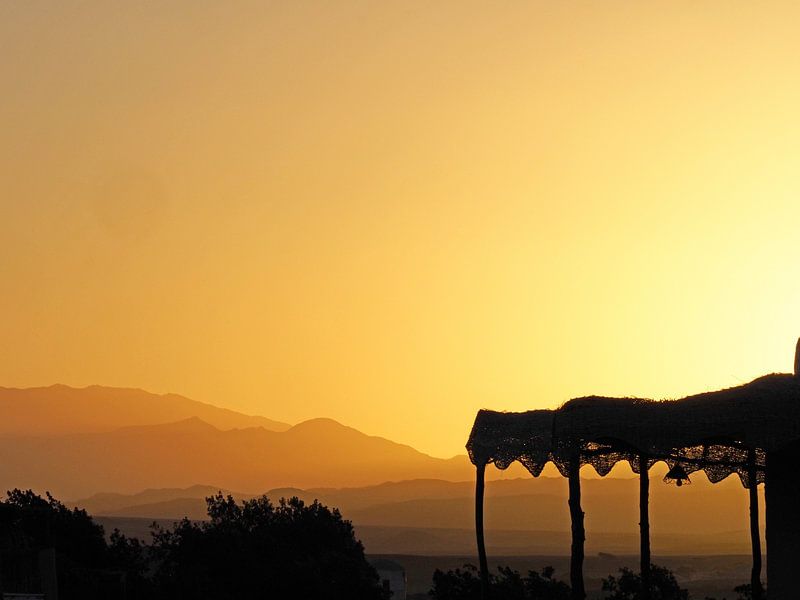 Coucher de soleil égyptien dans le désert par thomas van puymbroeck