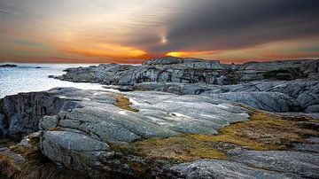 Rotskust. Zonsondergang. Noorwegen. van Peter Jacek