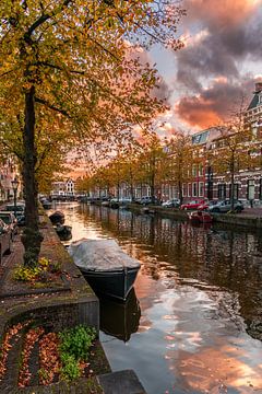 Bezaubernder Herbstabend entlang der Herengracht in Leiden (0194) von Reezyard