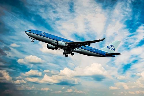 KL2020,  KLM Airbus A330-200, PH-AOE, Parliament Square Edinburgh