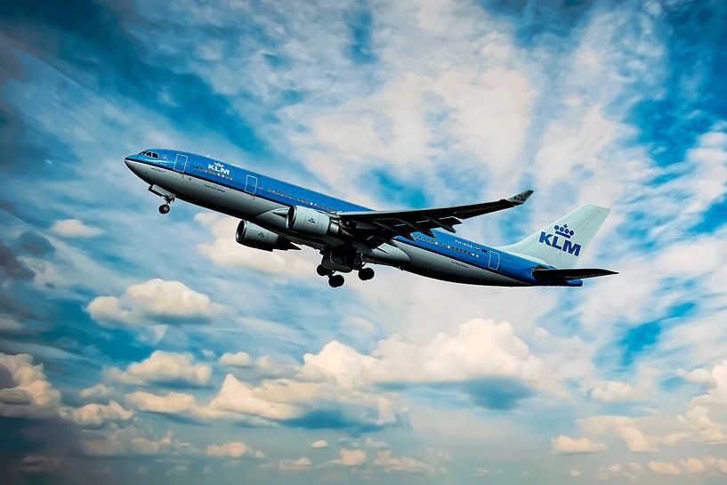 KLM Airbus A330-200, PH-AOE, Parliament Square Edinburgh by Gert Hilbink