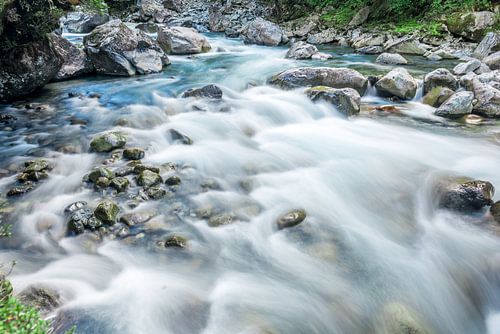 Flowing stream with water and rocks