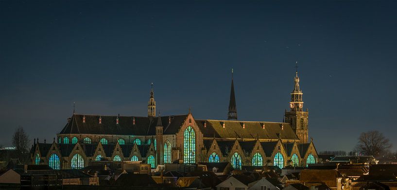 Die Gouda-Gläser der St. John's Church in Gouda werden von innen beleuchtet von Remco-Daniël Gielen Photography