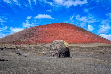 Vulkaan Montaña Colorada (Lanzarote) van Peter Balan