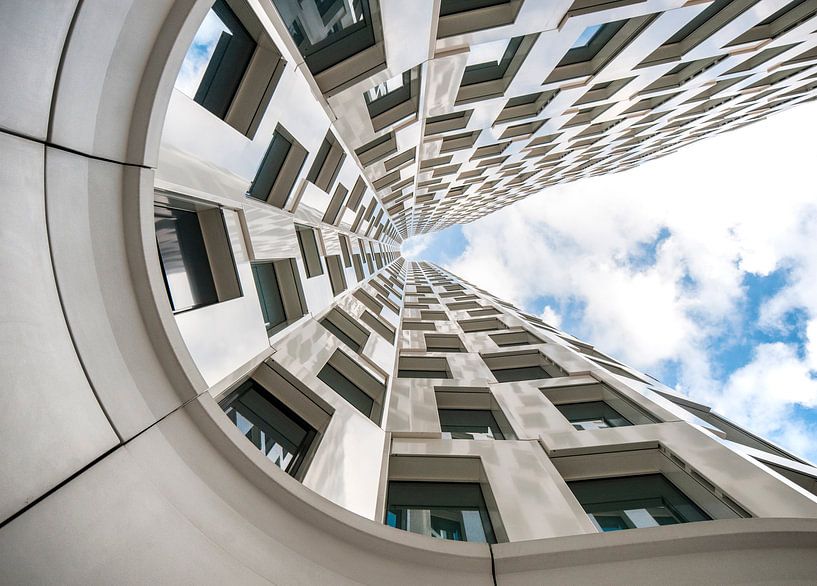 Motel One Berlin-Upper West &gt; Looking up par David Pronk