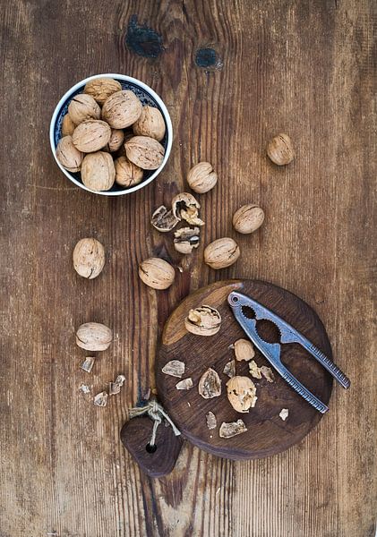 Walnoten met notenkraker 12294177 van BeeldigBeeld Food & Lifestyle