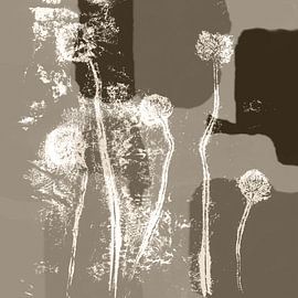 Abstracte botanische kunst. Bloemen in neutrale pastelkleuren. Taupe en wit van Dina Dankers