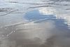 Dezente Wellen und Spiegelung im nassen Sand von Montepuro Miniaturansicht