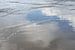 Dezente Wellen und Spiegelung im nassen Sand von Montepuro