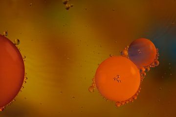 Olie in water - Een abstracte macrofoto