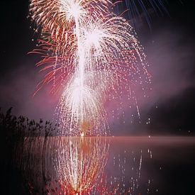 Feuerwerk im Pfäffiker See bei Zürich von Rainer Elpel