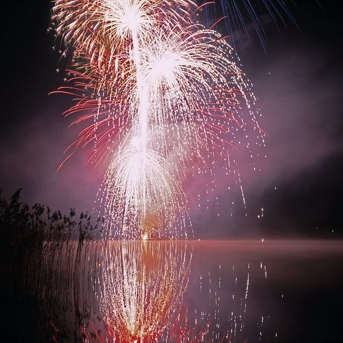 Feuerwerk im Pfäffiker See bei Zürich