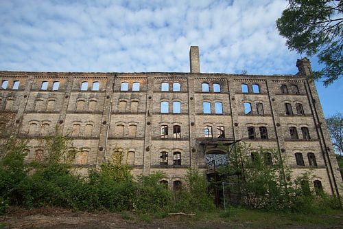 Ruïne van het pakhuis van het molencomplex Böllberg in Halle in Duitsland