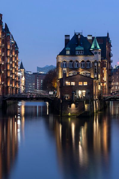 Hamburg moated castle by Stephan Schulz