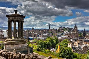 Blick vom Calton Hill auf die historische Altstadt von Edinburgh